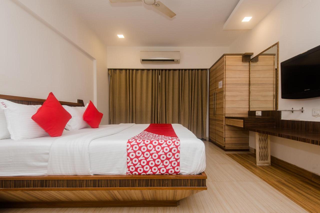 Vaccinated Staff - Capital O 13823 Hotel Praveen International Ulhasnagar Экстерьер фото